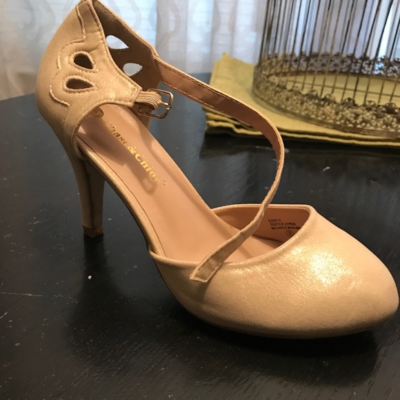 Neutral Shimmer Pumps - Picture 1 of 2